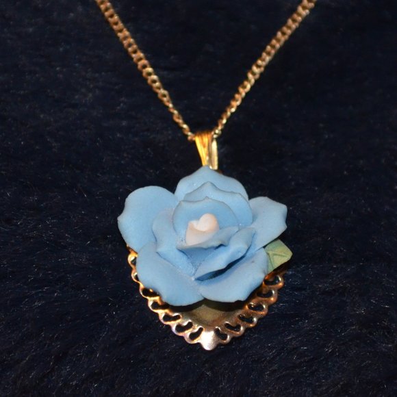 Vintage Blue Rose w/ Gold Heart Chained Necklace - Picture 2 of 5